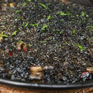 Arroz negro de sepia y alioli ‘negat’